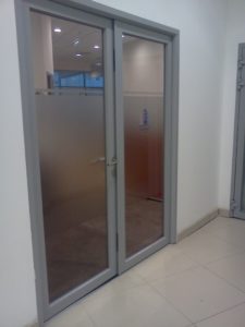 Противопожарная двупольная дверь со стеклом / серия FRM7300